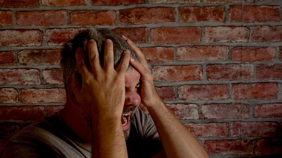 Foto de O Homem Grita De Dor Stress Emoções Poderosas e mais fotos de ...