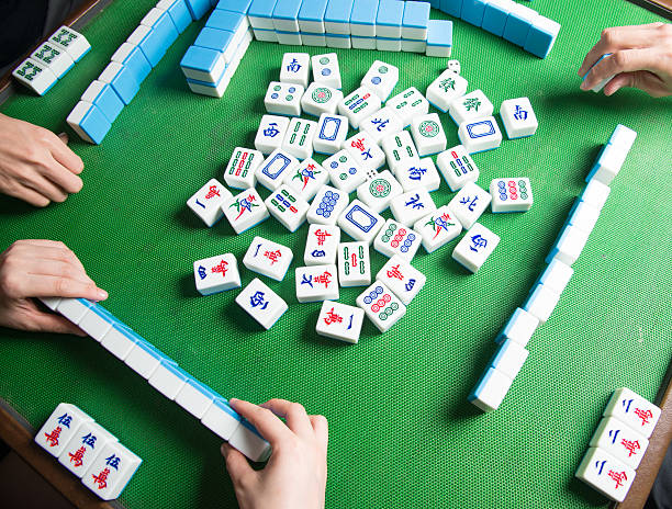 palying-mahjong-picture-id462330959
