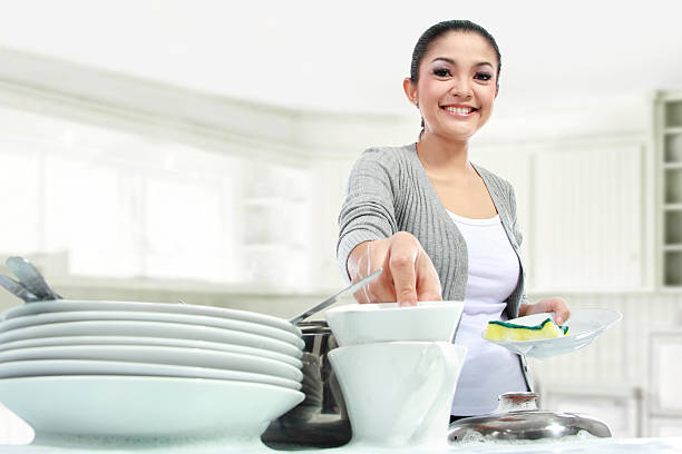 Αποτέλεσμα εικόνας για woman washing dishes