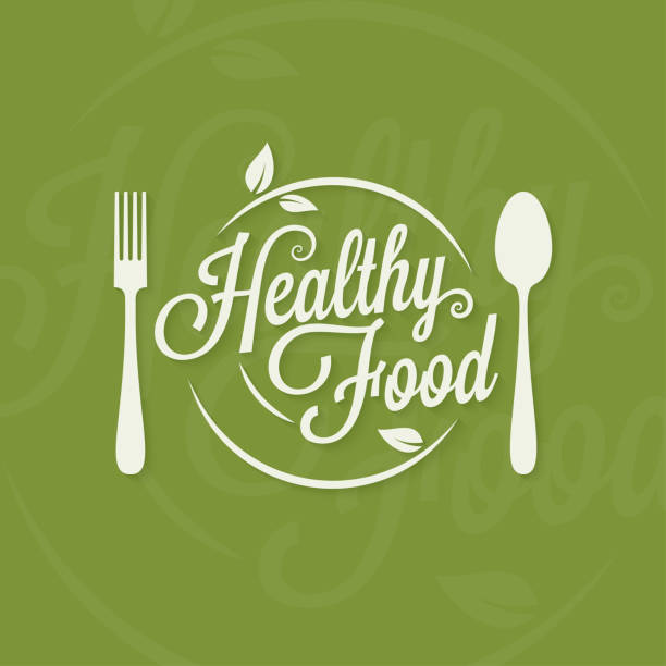 logo zdrowej żywności. płyta z w widelcem i łyżką na zielonym tle - spoon vegetable fork plate stock illustrations