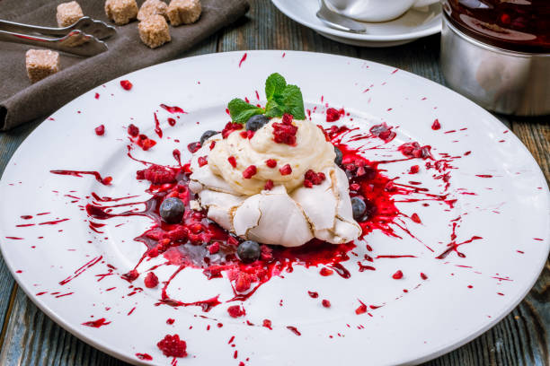 istock dessert Anna Pavlova 1000037460