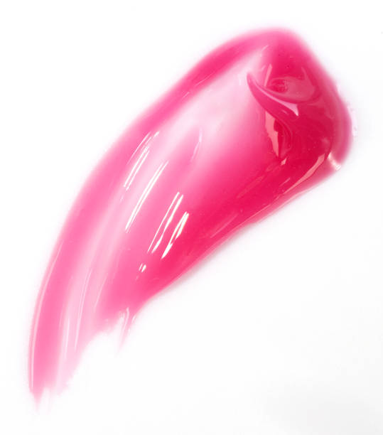 mancha de lipgloss rosa sobre blanco - gloss de labios fotografías e imágenes de stock