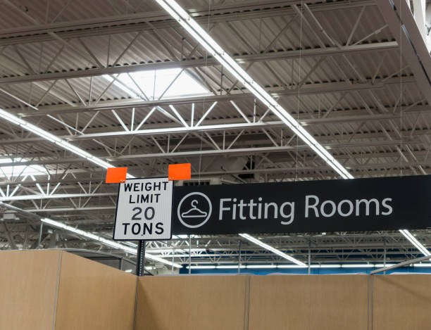 istock Fitting room with weight limit sign 1000136774