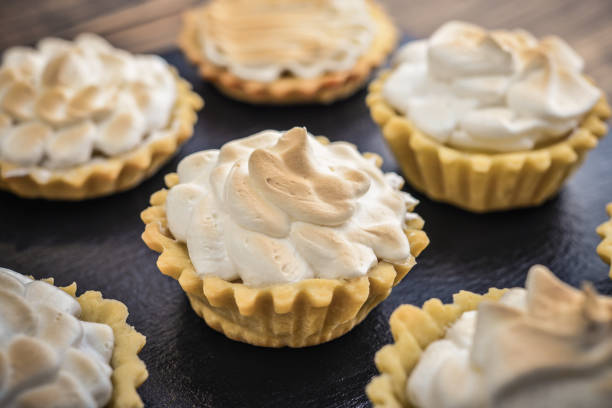 istock Tartlet with Italian meringue 1000167704