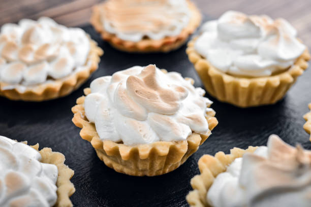 istock Tartlet with Italian meringue 1000167730