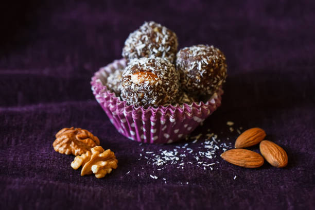 Cocoa and nut energy balls