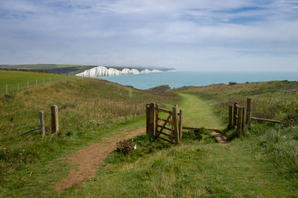 birling gap y las siete hermanas - south downs fotografías e imágenes de stock