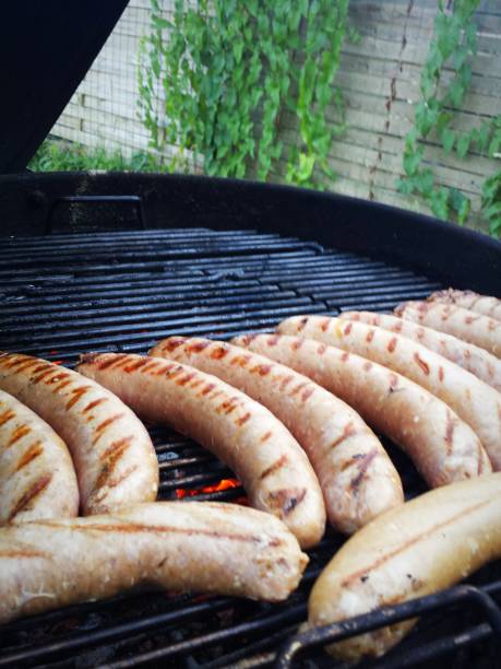 istock Kettle grill barbecue sausages 1000302608