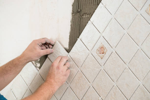 istock laying tile, hand of the master 1000305486