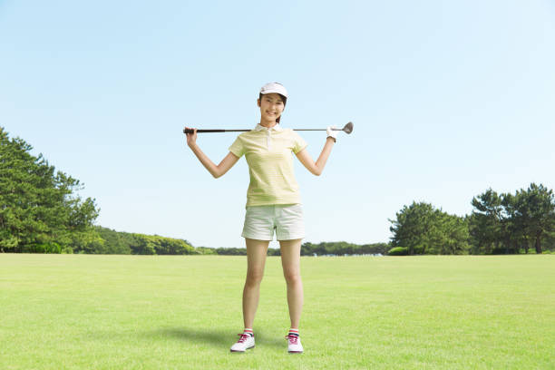 istock Japanese golfer standing on the golf course 1000372914