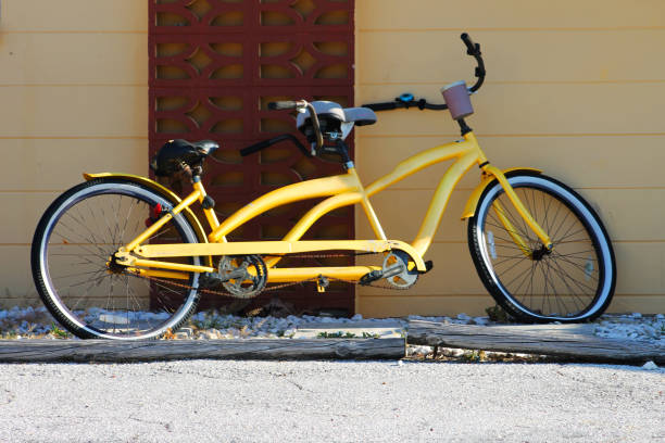 istock Yellow tandem bicycle leaning against a wall 1000398702