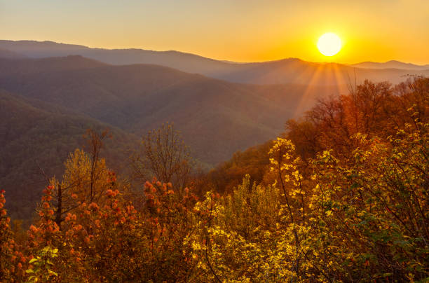 istock Sunrise Over Rolling Mountain Range at Great Smoky Mountains National Park 1000401590