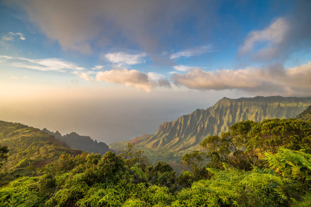 istock Sunset over Kalalau Valley 1000513022