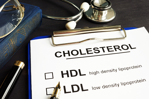Colesterol, hdl y ldl. Formulario médico sobre un escritorio. photo