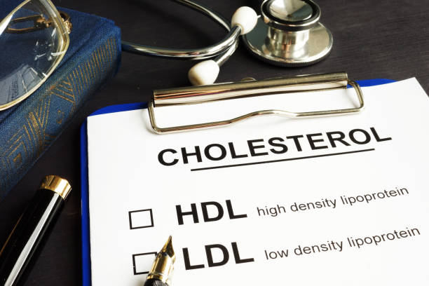 colesterolo, hdl e ldl. modulo medico su una scrivania. - cholesterol foto e immagini stock
