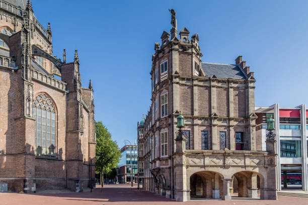 casa de los diablos en arnhem, los países bajos - demon statue ancient architecture fotografías e imágenes de stock