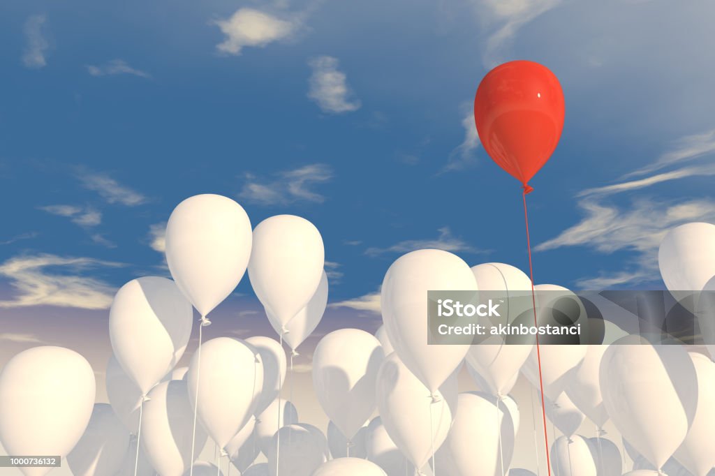 Stehend, von The Crowd Konzept mit Luftballons in bewölkten Himmel - Lizenzfrei Gegen den Strom Stock-Foto