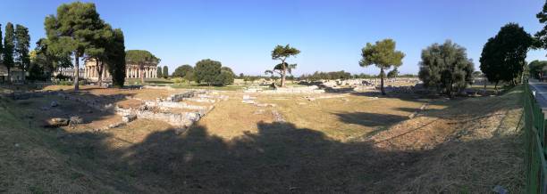 паестум - обзор археологической области - temple of neptune стоковые фото и изображения