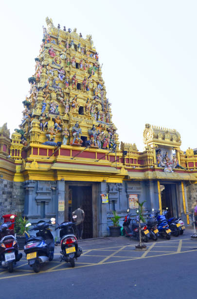 sri muthu vinayagar swamy kovil - gopuram architecture and buildings temple sri lanka photos et images de collection