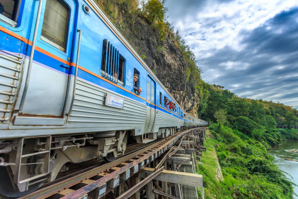 prowincja kanchanaburi, lokomotywa, pociąg parowy, tajlandia, pociąg - pojazd - kanchanaburi province train thailand diesel zdjęcia i obrazy z banku zdjęć