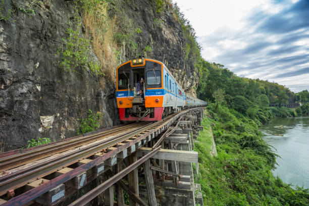 provincia di kanchanaburi, locomotiva, treno a vapore, thailandia, treno - veicolo - kanchanaburi province train thailand diesel foto e immagini stock