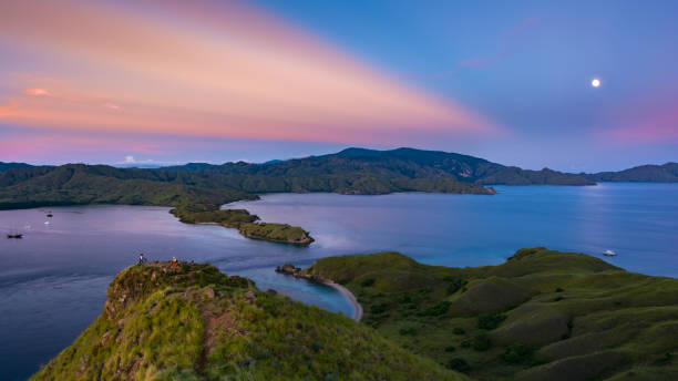 istock A Full Moon and A First Rays of Rising Sun At Gili Lawa 1000830458
