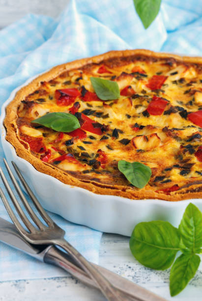 istock Homemade quiche with chicken in the ceramic mold. 1000955432