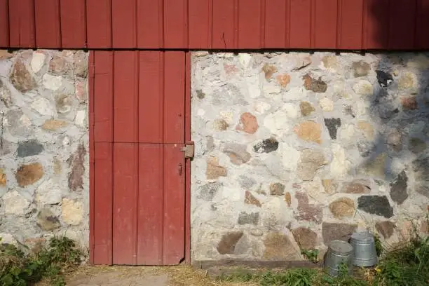 A barn door to a 1800s barn.