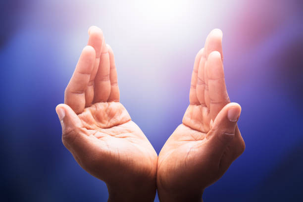 Many mixed hands clapping.