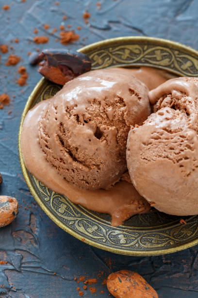 istock Artisanal chocolate ice cream on a bronze plate. 1000964030