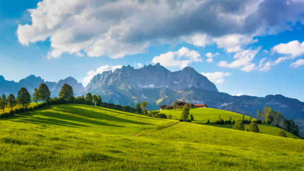 idyllic alpine scenery, farmhouse in front of wilder kaiser, austria, tirol  - kaiser mountains - mountain european alps meadow landscape imagens e fotografias de stock