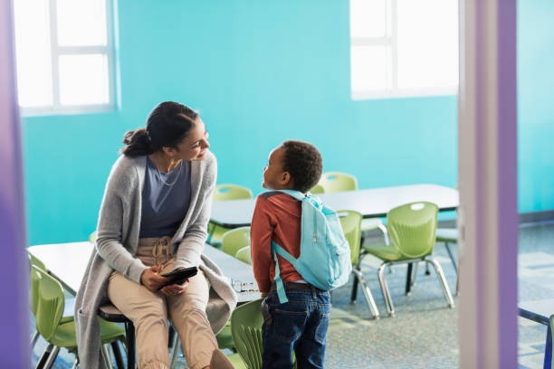 istock Little boy in preschool, talking to teacher 1001008668