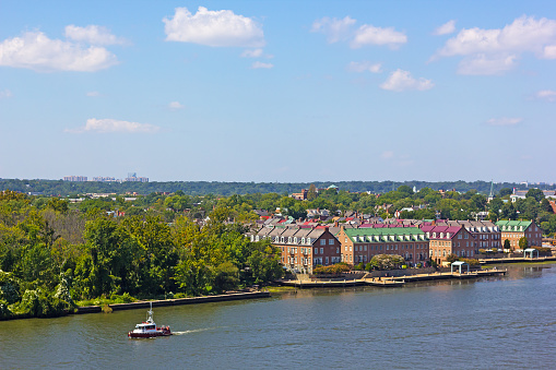 Una vista panorámica sobre Old Town Alexandria del río Potomac en Virginia, USA. photo