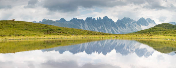 salfainssee z kalkkögel - lake mountain north tirol austria zdjęcia i obrazy z banku zdjęć