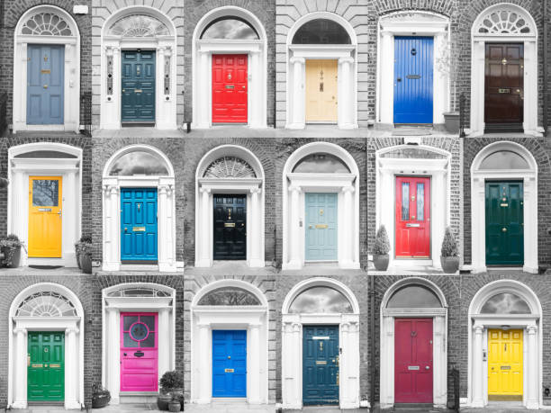 colores puertas de dublín - front door doorknob door wood fotografías e imágenes de stock