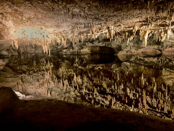 magiczne podziemne jaskinie - shenandoah river valley zdjęcia i obrazy z banku zdjęć
