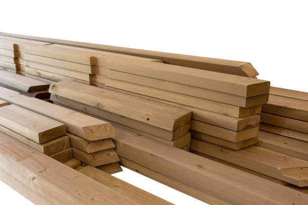 흰색 배경 목재 더미 - the end wood timber construction 뉴스 사진 이미지