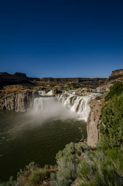 shoshone cai em idaho, eua. - idaho waterfall natural landmark extreme terrain - fotografias e filmes do acervo