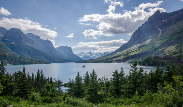 istock Wild Goose Island in St. Mary Lake 1001207438