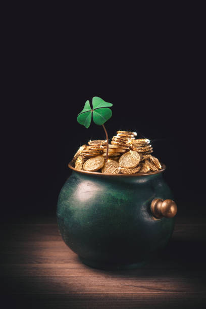 istock Green pot of gold in a dark background 1001244906