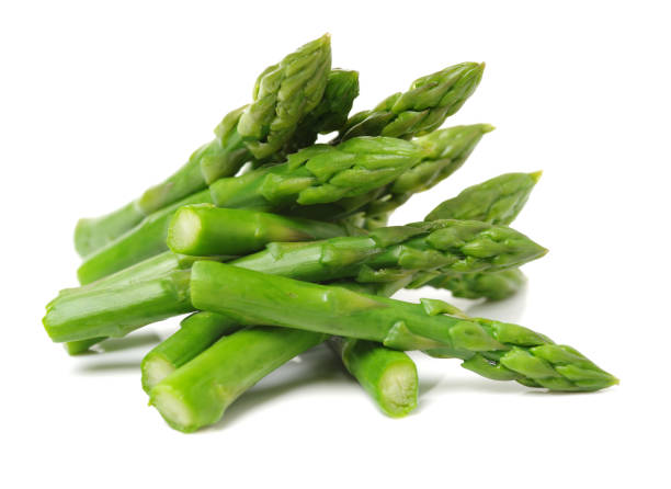 asparagus bunch isolated on white background - green asparagus imagens e fotografias de stock