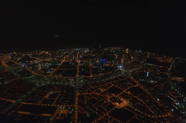 istock koeweit bij nacht vanuit de cockpit 1001379036