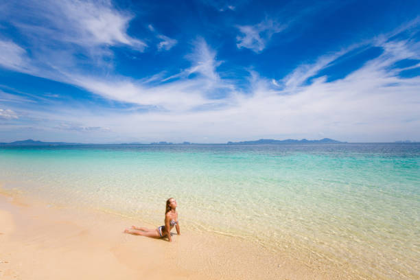 istock Yoga on tropical thai beach 1001381954