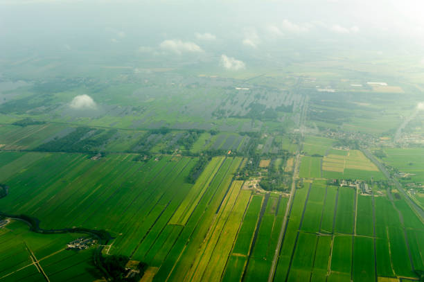 istock vliegen boven nederland 1001393086