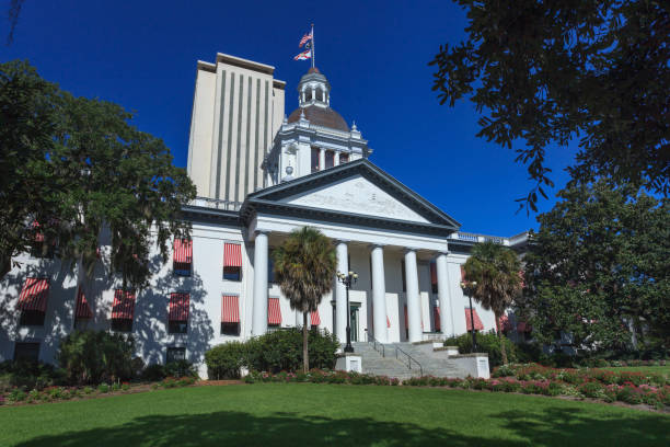 istock Old & New Florida Capitol Buildings 1001534128