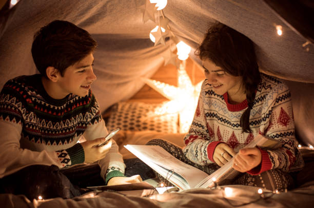 istock Brothers and sisters bedtime stories 1001576404