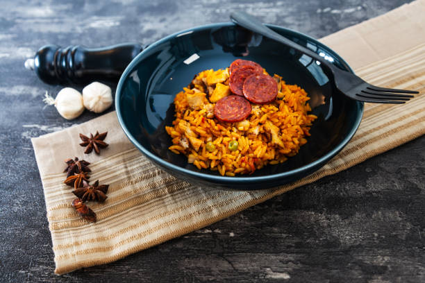 istock Chicken and chorizo paella with Mussels 1001576614