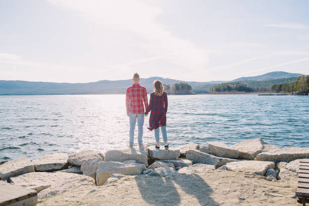 istock Love story on a lake 1001588546