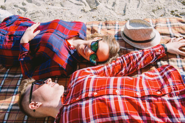istock Love story on a lake 1001589040