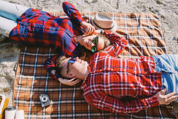 istock Love story on a lake 1001589086